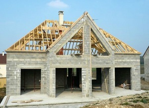 Photo d’une toiture de maison neuve en cours de chantier